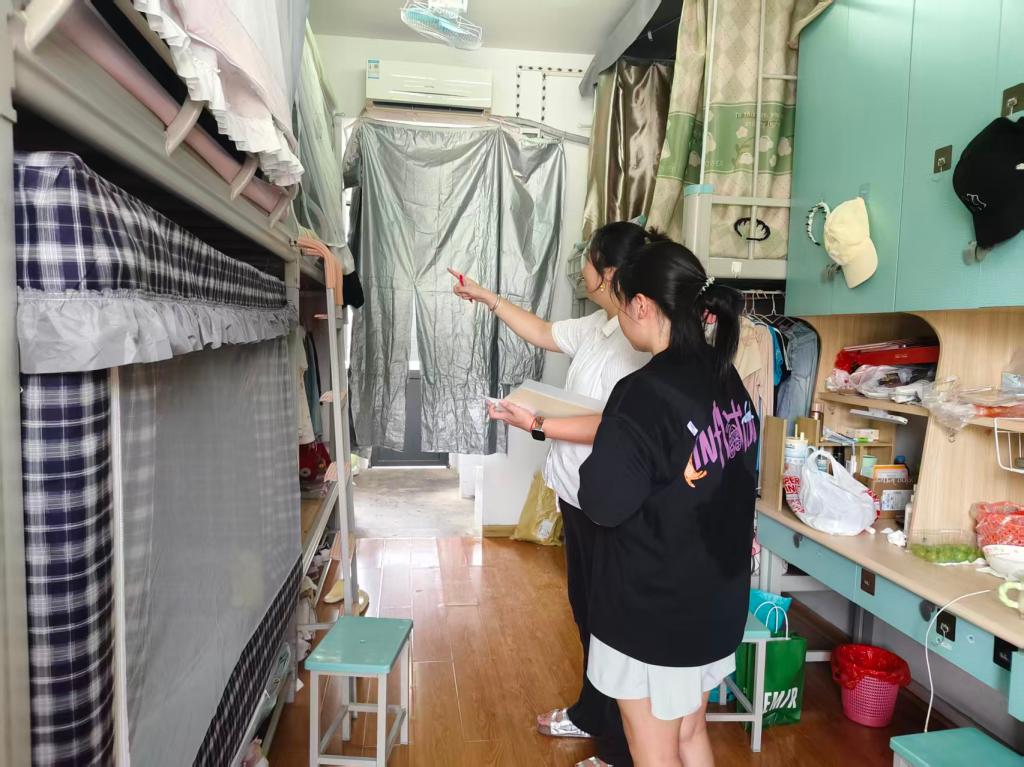 筑牢公寓安全防线 平安护航迎双节--学生公寓...